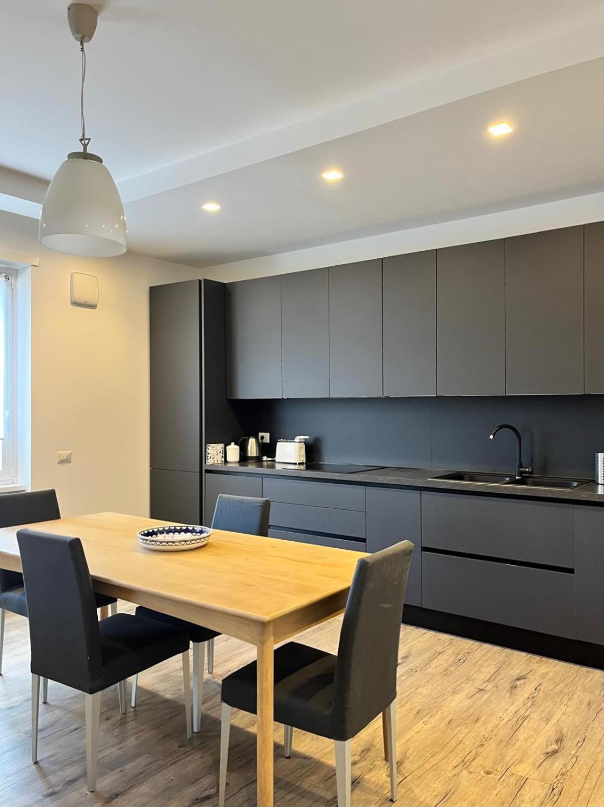Apartment On The Square روما المظهر الخارجي الصورة